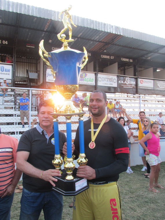 Entrega Taça Campeão do Ruralão - Dida